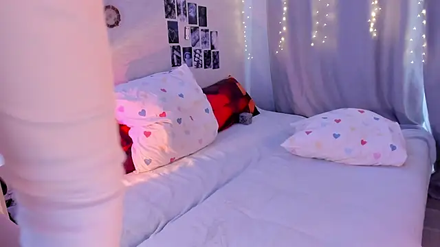 Snapshot of YunaPeace chatting on March 27, 2026, 8:59 am YunaPeace online show from March 27, 2026, 8:59 am