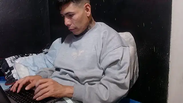 Snapshot of dannnyhot24 chatting on January 11, 2025, 8:32 pm dannnyhot24 online show from January 11, 2025, 8:32 pm