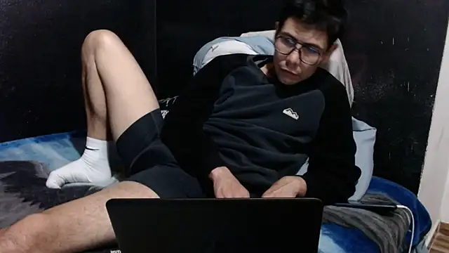 Snapshot of dannnyhot24 chatting on January 1, 2025, 7:41 am dannnyhot24 online show from January 1, 2025, 7:41 am