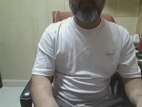 Snapshot of hairymaster95 chatting on March 22, 2026, 6:26 am hairymaster95 online show from March 22, 2026, 6:26 am
