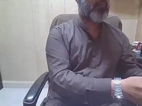 hairymaster95 online show from November 25, 2025, 4:24 am