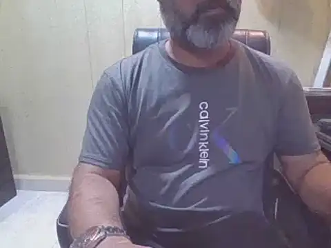 Snapshot of hairymaster95 chatting on July 23, 2026, 3:37 am hairymaster95 online show from July 23, 2026, 3:37 am