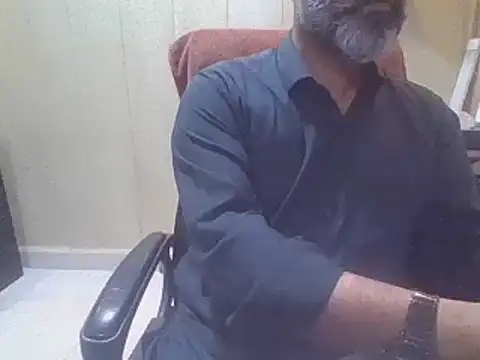 Snapshot of hairymaster95 chatting on August 3, 2026, 12:22 pm hairymaster95 online show from August 3, 2026, 12:22 pm