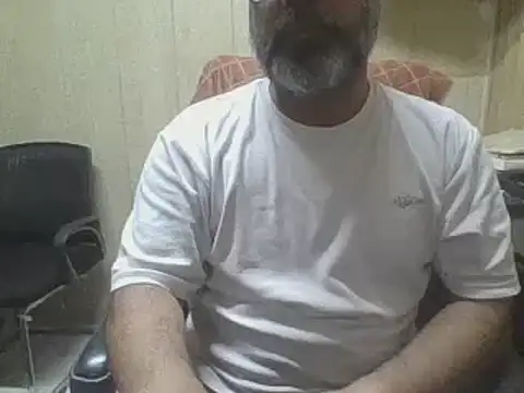 Snapshot of hairymaster95 chatting on July 12, 2026, 5:19 am hairymaster95 online show from July 12, 2026, 5:19 am
