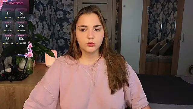  momiji  online show from October 2, 2025, 10:40 am