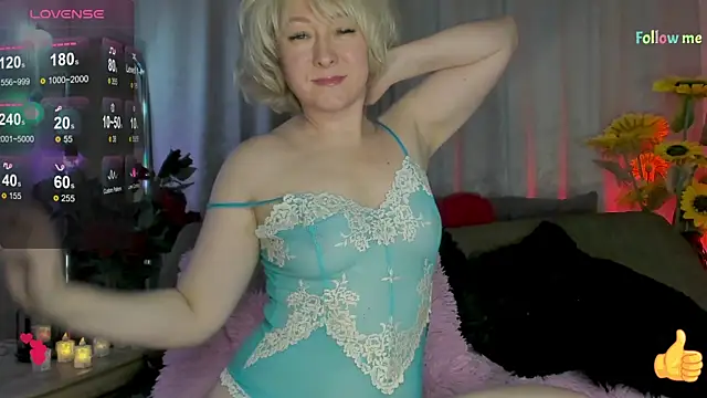 Mia Wintermood online show from October 7, 2025, 9:54 am