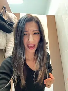  MiaQueen  online show from October 31, 2025, 9:54 pm