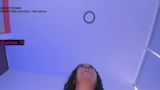 aniiee x online show from September 25, 2025, 9:43 pm