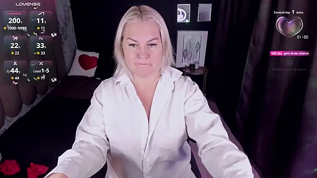 YolandaKiss online show from October 14, 2025, 8:20 pm