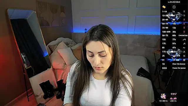 KylieMellow online show from April 25, 2026, 1:14 pm