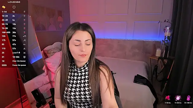KylieMellow online show from May 15, 2026, 5:27 am