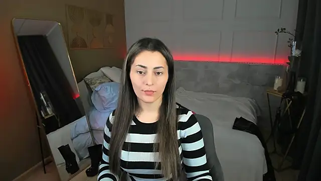 KylieMellow online show from April 28, 2026, 1:37 pm