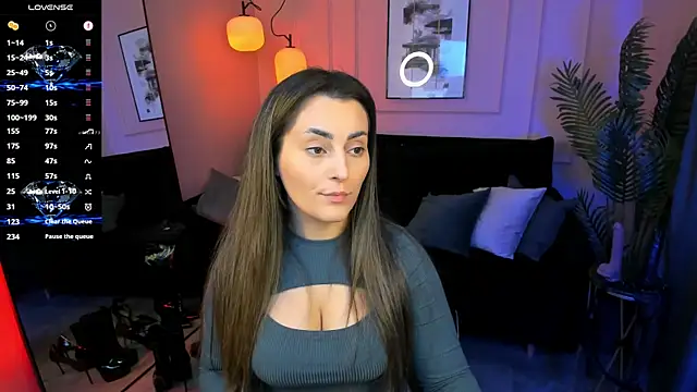 KylieMellow online show from July 6, 2026, 1:40 pm