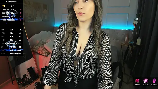 KylieMellow online show from June 28, 2026, 1:28 pm
