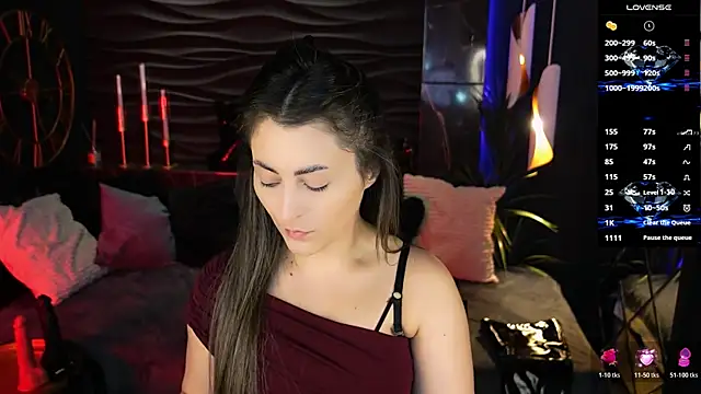 KylieMellow online show from July 3, 2026, 1:28 pm