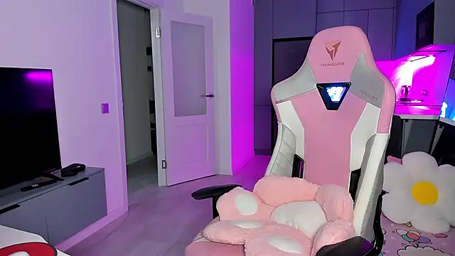 wow lovie online show from March 10, 2026, 4:27 am