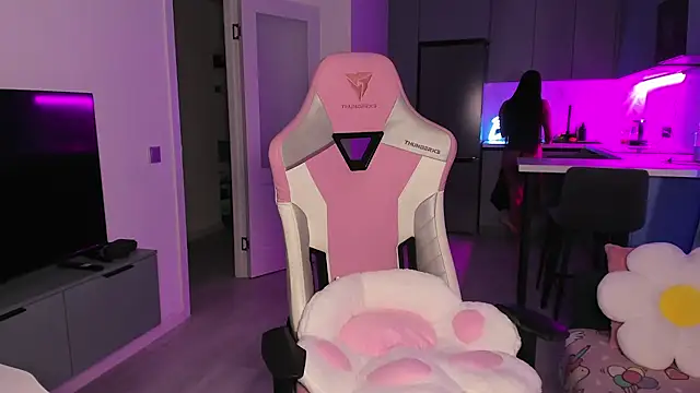 wow lovie online show from September 13, 2025, 8:20 pm