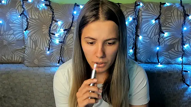 MaggieCake online show from October 18, 2025, 2:02 am