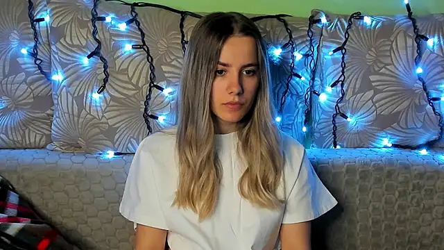 MaggieCake online show from November 8, 2025, 1:42 am