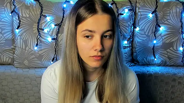 MaggieCake online show from October 15, 2025, 12:31 am