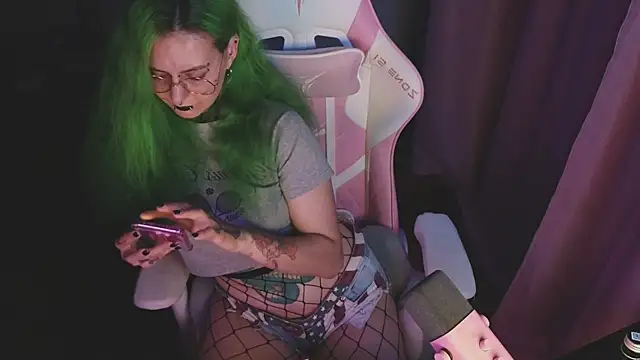 Ginger Stay online show from August 3, 2026, 9:09 pm