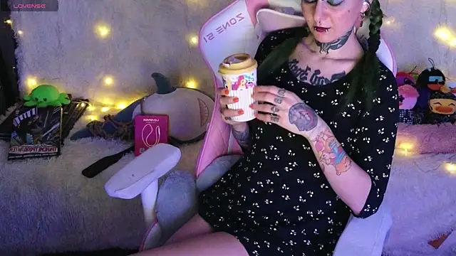 Ginger Stay online show from April 28, 2026, 9:46 am