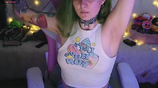 Ginger Stay online show from May 4, 2026, 10:18 am