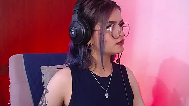 Snapshot of Raventh_ chatting on March 21, 2026, 1:48 pm Raventh online show from March 21, 2026, 1:48 pm