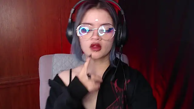 Snapshot of Raventh_ chatting on February 20, 2026, 1:35 pm Raventh online show from February 20, 2026, 1:35 pm