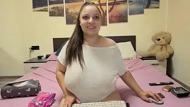 adelline online show from May 11, 2026, 8:39 pm