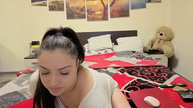 adelline online show from February 2, 2026, 9:47 pm