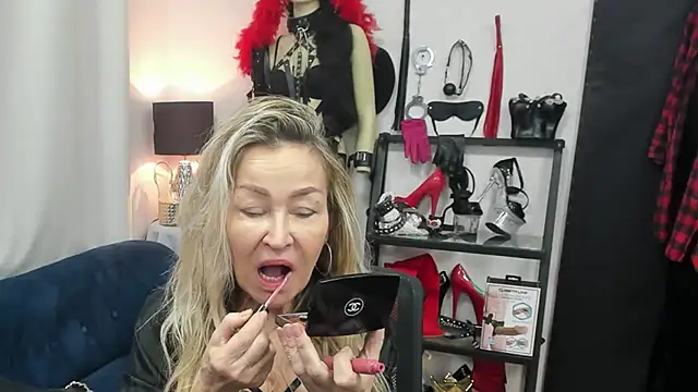 crystaLUX online show from February 4, 2026, 5:46 am