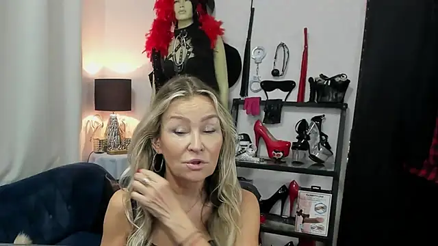 crystaLUX online show from August 4, 2026, 4:28 am