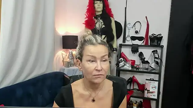 crystaLUX online show from October 7, 2025, 4:35 am