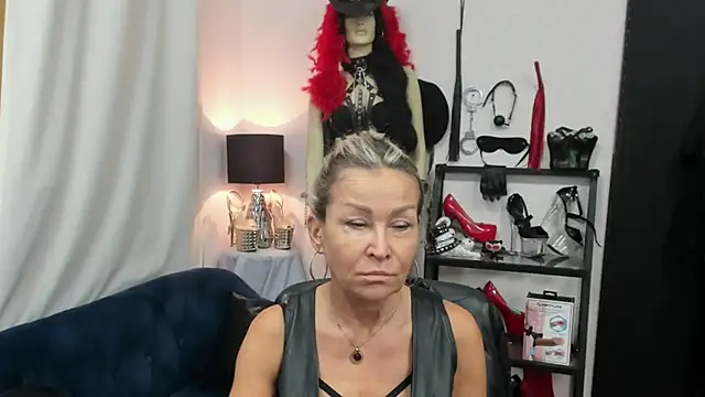 crystaLUX online show from September 29, 2025, 6:09 am