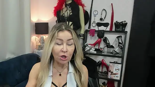 crystaLUX online show from March 18, 2026, 5:21 am