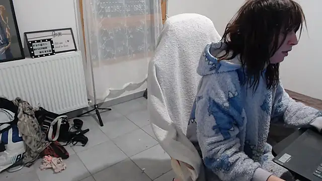 missthon0 online show from September 27, 2025, 12:11 pm