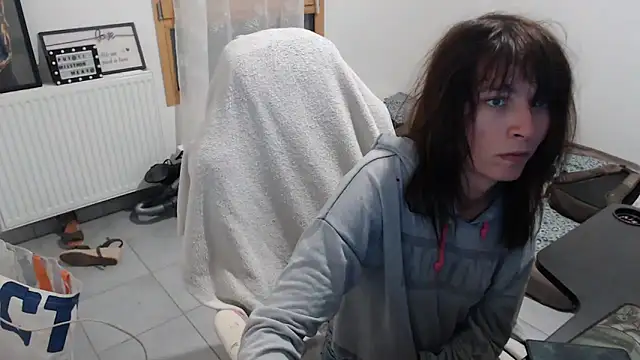 missthon0 online show from September 21, 2025, 5:29 pm