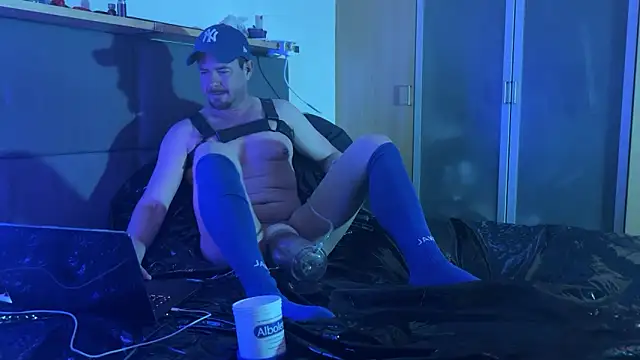 PumpChester82 online show from February 18, 2025, 6:37 pm