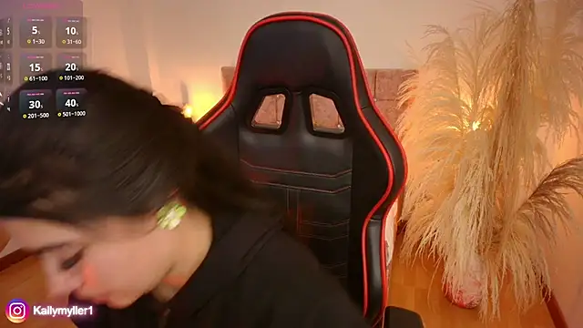 KallyMyller1 online show from February 7, 2025, 7:38 pm