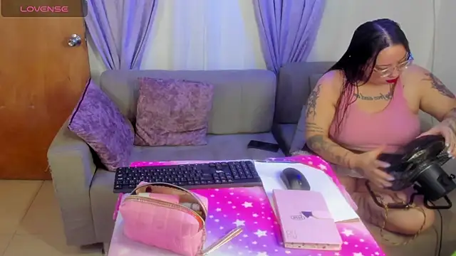 MiaYMolly online show from April 30, 2026, 9:19 pm