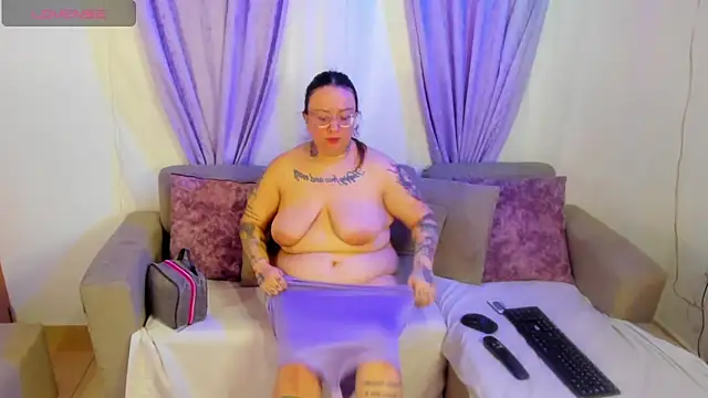 MiaYMolly online show from April 30, 2026, 12:50 am
