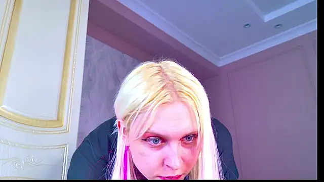Snapshot of Evelyn_rabbit chatting on June 8, 2026, 11:55 am Evelyn rabbit online show from June 8, 2026, 11:55 am