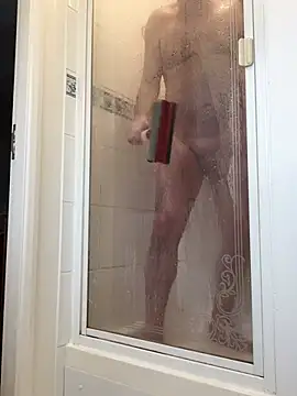 Snapshot of Free2cum4u chatting on February 15, 2025, 11:06 am Free2cum4u online show from February 15, 2025, 11:06 am