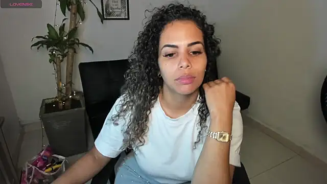 alyssannVhm online show from May 10, 2026, 12:58 am