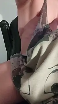 sexy fit guy on cam online show from January 18, 2026, 10:35 pm