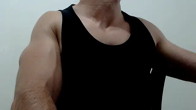 sexy fit guy on cam online show from September 26, 2025, 7:32 pm