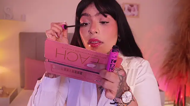 curvyliciousss online show from September 16, 2025, 4:19 pm