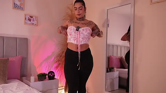 curvyliciousss online show from October 12, 2025, 1:45 pm