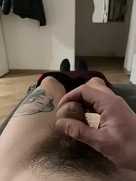 Snapshot of Io1994 chatting on April 3, 2026, 11:33 pm Io1994 online show from April 3, 2026, 11:33 pm